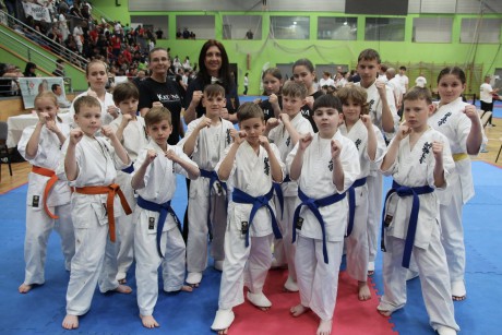 Fiatal csapat, kiváló eredmények – 9 érmet szereztek a KATANA karatésai az országos diákolimpián